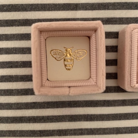 Wedding Ring Velvet Box - Picture 8 of 8